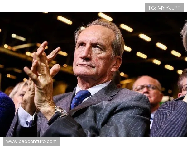 雷记调侃狄龙 - 琼斯日引争议 俄城市长力挺：冠军荣耀永不褪色(2)