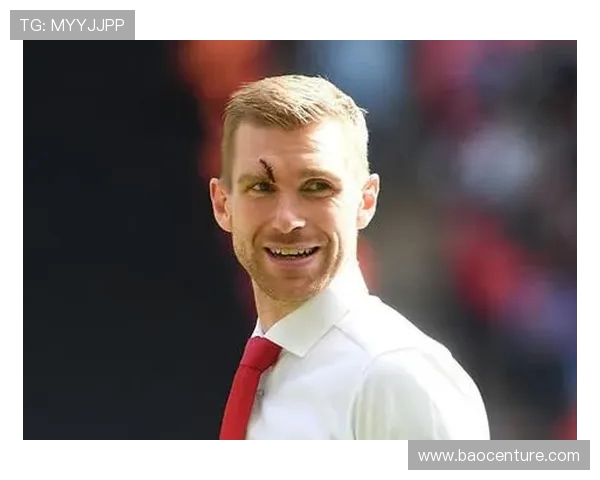 默特萨克：14 年枪手生涯，从后卫到青训教父的蜕变